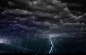 ALERTĂ METEO DE ULTIMĂ ORĂ! Temperaturile scad brusc, vijelii, descărcări electrice şi grindină în aproape toată ţara. "Vom avea intensificări ale vântului care vor depăşi 70 de km pe oră" (VIDEO)