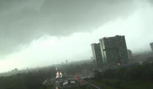 Primăria Capitalei cere măsuri de protecţie contra furtunii, în contextul avertizărilor emise de meteorologi