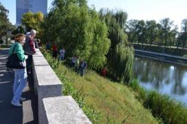 Spectacol MACABRU la Oradea. Oamenii au văzut o femeie cum intră în apa Crişului, urlând că se omoară. Nu au putut face nimic