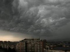 Noi alerte meteo! FURTUNI, PLOI TORENŢIALE şi GRINDINĂ în România, în următoarele ore. Ce zone sunt afectate