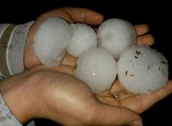 Mai multe oraşe şi localităţi din România au fost DEVASTATE de GRINDINĂ cât mingea de tenis!