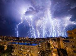 Informaţii de ULTIMĂ ORĂ despre furtuna din Bucureşti! Primăria Capitalei şi specialiştii ANM susţin o conferinţă de presă