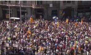 Noi PROTESTE de stradă în Catalonia. Preşedintele catalan acuză Madridul că vrea să impună starea de urgenţă (VIDEO)