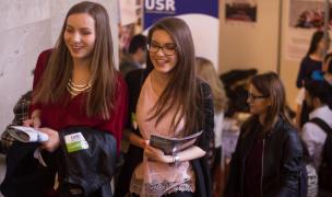 DECIZIE SURPRIZĂ! O universitate din România acordă BURSE de aproape 2000 de euro tinerelor studente care devin mame