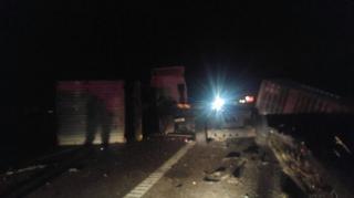 Grav accident cu două TIR-uri pe A2! Autostrada e blocată în sensul către litoral