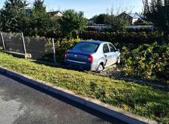 Un tânăr s-a crezut pilot de raliuri și a încercat să facă DRIFTURI în parcarea unui magazin!