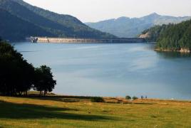 ALERTĂ pe barajul Paltinu. Un bărbat ieşit pe apă cu o barcă cu velă a fost dat dispărut