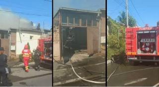 Incendiu violent în Brăila: 5 case au luat foc, pompierii au intervenit de urgenţă