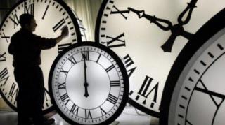 România trece la ORA DE IARNĂ. Vezi cum şi când ne potrivim ceasurile