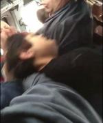 Bătaie între moldovence, ca-n filmele cu Jackie Chan! Două femei s-au luat la PUMNI într-un microbuz, în vazul copiilor!