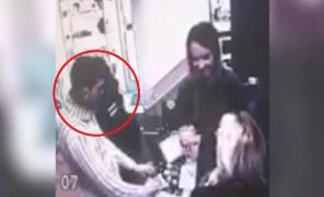 El este "Magicianul", HOȚUL ROMÂN care a furat în Marea Britanie bijuterii de peste 30.000 de lire, folosindu-se de un truc simplu (VIDEO)