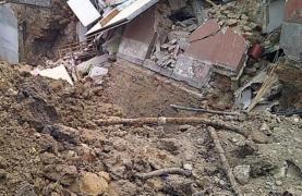 Tragedie în Timiș! A vrut să-și ajute o vecină și a SFÂRȘIT zdrobit de un zid