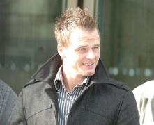 "Tătic rău!". Un bărbat și-a înjunghiat partenera de 30 DE ORI de față cu fiica lor de numai trei ani, lăsând-o într-o baltă de sânge