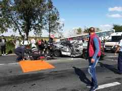 ACCIDENT GROAZNIC în Constanţa, între Medgidia şi Cuza Vodă! Sunt TREI MORŢI şi ŞAPTE RĂNIŢI. A fost activat PLANUL ROŞU de intervenţie (IMAGINI DRAMATICE)