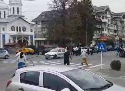 Cinci persoane ARESTATE şi 17 plasate sub control judiciar în urma RĂFUIELII cu SĂBII şi TOPOARE din Argeş!