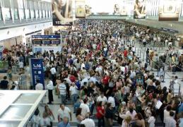 Haos pe mai multe aeroporturi din lume după ce sistemul de CHECK-IN a picat