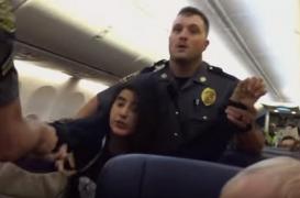 IMAGINI ȘOCANTE la bordul unui avion! O femeie este TÂRÂTĂ cu forța afară din aeronavă de forţele de ordine. MOTIVUL este de-a dreptul halucinant (VIDEO)