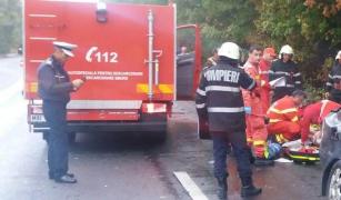 Un copil a rămas ÎNCARCERAT într-un autoturism care a izbit un cap de pod, în comuna vâlceană Alunu