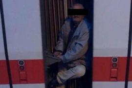 SCENĂ IREALĂ în Germania! Un român a mers agăţat de un tren care circula cu 160 de km/h şi a SUPRAVIEŢUIT (VIDEO ŞOCANT)