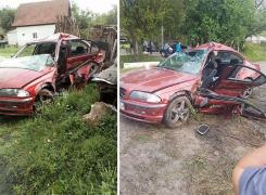 Un copil a rămas ÎNCARCERAT într-un BMW care s-a făcut praf în urma unui grav accident rutier - FOTO