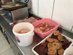 Imagini de groază în bucătăria restaurantului Rustic din Constanţa! Ce au descoperit comisarii de la Protecţia Consumatorilor - FOTO/VIDEO