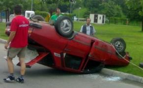 Accident MORTAL în Giurgiu. Un tânăr fără permis, care conducea o Dacie veche, a apăsat prea tare pedala de acceleraţie și s-a răsturnat într-o curbă uşoară