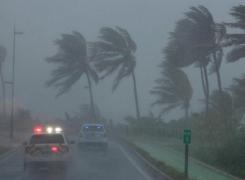 Cei trei români dispăruţi pe insula St. Martin în timpul uraganului Irma au fost găsiţi în viaţă!