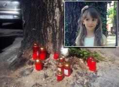 Lumânări şi lacrimi pentru Sofia, fetiţa care a murit carbonizată în rulota părinţilor săi! Care este ipoteza anchetatorilor cu privire la cauza exploziei
