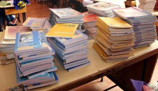 SCANDALUL manualelor continuă! ANUNȚUL făcut în urmă cu puțin timp de ministrul Liviu Pop privind AUXILIARELE