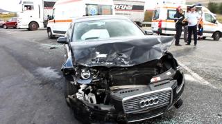 Accident GROAZNIC, pe DN17. Un BMW şi un AUDI s-au ciocnit FRONTAL, după o manevră IMPOSIBILĂ a unuia dintre şoferi