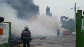 Incendiu URIAŞ la Timişoara, fumul se vede de la kilometri distanţă! (VIDEO)