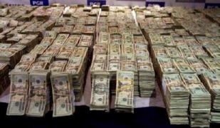 Fost ministru condamnat la închisoare, după ce poliţia i-a găsit în casă MUNŢI DE BANI. Poliţiştii au avut nevoie de 14 ore pentru a număra banii