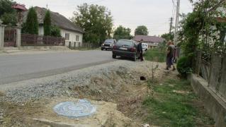 Accident GROAZNIC în CURBA MORŢII de la Piatra. A ieșit de pe carosabil și a lovit un canal betonat de pe marginea drumului