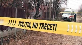 Imediat după Crăciun, un ieşean şi-a pocnit concubina pe stradă, a lăsat-o lată şi s-a dus acasă după o lopată. L-a chemat apoi pe fiul său să-şi îngroape mama