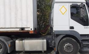 Sfârşit groaznic pentru un şofer român de TIR în Spania: a murit strivit de propria maşină