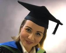 Sabina Iosub a absolvit prestigioasa Universitate Sheffield, obţinând un MBA în General Management. Imagini de la ceremonia de absolvire (Video)