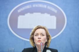 Carmen Dan, despre demisie: "Guvernul e unul politic, miniştrii sunt validaţi în coaliţie, tot acolo se aprobă retragerea lor din guvern"