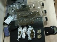 Trei traficanţi de droguri din Timişoara au lovit cu maşina un poliţist, când au fost surprinşi în flagrant