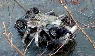 Grav accident în Hunedoara. Doi morți și un rănit, după ce o mașină a căzut în Râul Jiu