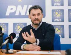 Dosar penal pentru abuz în serviciu, după ce primarul oraşului Arad a extins aria de parcare cu plată, fără acordul Consiliului Local
