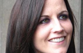 Moartea îndrăgitei Dolores O'Riordan, solista de la The Cranberries, catalogată de poliţia londoneză drept inexplicabilă