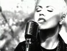 Noi detalii în cazul morţii "inexplicabile" a solistei de la The Cranberries, Dolores O'Riordan. Apropiaţii artistei fac dezvăluiri despre ultimele săptămâni din viaţa cântăreţei