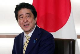 Prima vizită a unui prim-ministru japonez în România. Şeful Guvernului de la Tokyo, Shinzo Abe, soseşte la Bucureşti