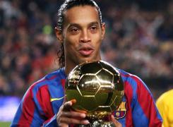 Ronaldinho, unul dintre cei mai buni fotbalişi ai planetei, s-a retras oficial
