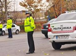 O poliţistă din Ploieşti a fost călcată cu maşina de un şofer fugar: 'A lovit-o când îi fotografia numărul de înmatriculare'