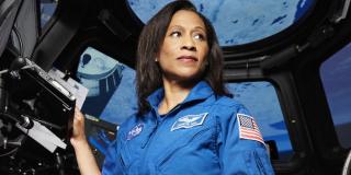 Jeanette Epps, care urma să devină prima femeie afro-americană astronaut din echipajul ISS a fost retrasă de NASA din misiune