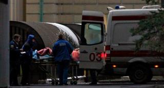 Un adolescent a atacat cu un topor un grup de elevi, apoi a dat foc şcolii în care învăţa (video)