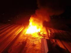 Biserica din Suceava, de la Suha-Mălini, a ars cu flăcări uriaşe (Video)