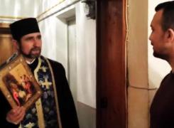 Preoții au început sfințirea caselor. Cât costă contribuția și cât se dă preotului pentru sfințire, fără chitanță