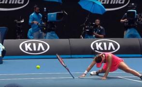 Halep Davis, reacţia comentatorilor: "Dezgustător"! Americanca face şpagatul pe teren (Video)